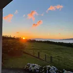 Vakantiehuis Azores, Faial , Horta, Vacation Front Home, First & Second Floor For Rent Separately Abegoaria