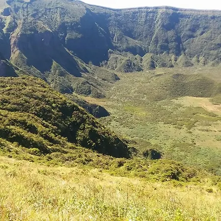 別荘 Azores, Faial , Horta, Vacation Front Home, First & Second Floor For Rent Separately