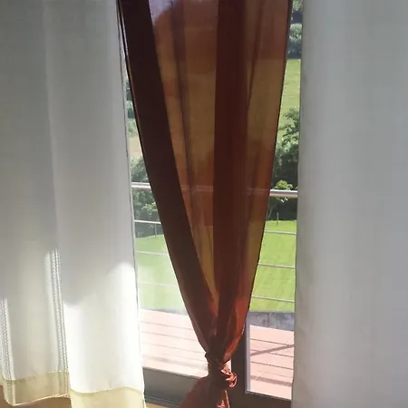 別荘 Azores, Faial , Horta, Vacation Front Home, First & Second Floor For Rent Separately