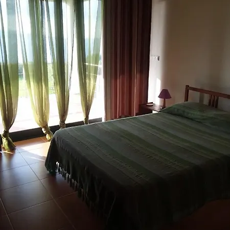 別荘 Azores, Faial , Horta, Vacation Front Home, First & Second Floor For Rent Separately Abegoaria