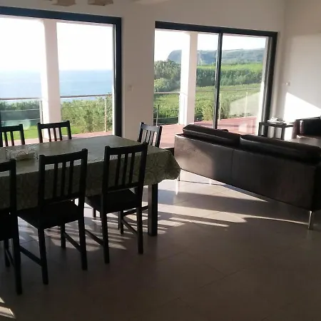 別荘 Azores, Faial , Horta, Vacation Front Home, First & Second Floor For Rent Separately *