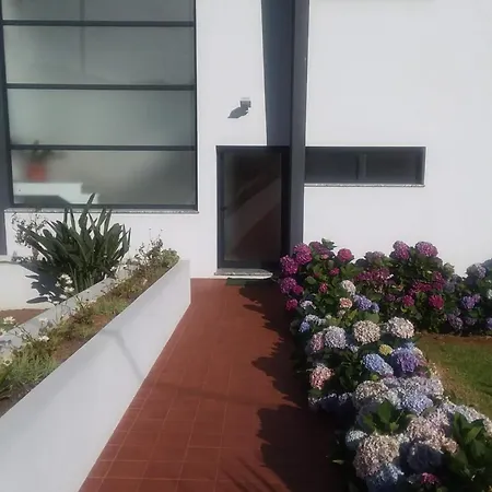 Azores, Faial , Horta, Vacation Front Home, First & Second Floor For Rent Separately 別荘