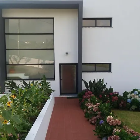 度假居 Azores, Faial , Horta, Vacation Front Home, First & Second Floor For Rent Separately *