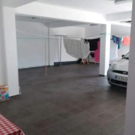 Azores, Faial , Horta, Vacation Front Home, First & Second Floor For Rent Separately 度假居 Abegoaria