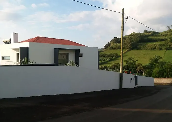 度假居 Azores, Faial , Horta, Vacation Front Home, First & Second Floor For Rent Separately