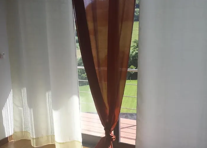 度假居 Azores, Faial , Horta, Vacation Front Home, First & Second Floor For Rent Separately