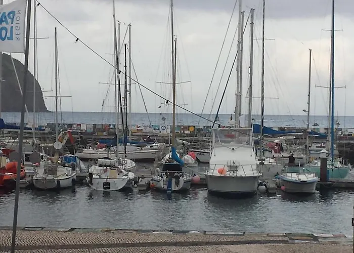 Azores, Faial , Horta, Vacation Front Home, First & Second Floor For Rent Separately 度假居 Abegoaria