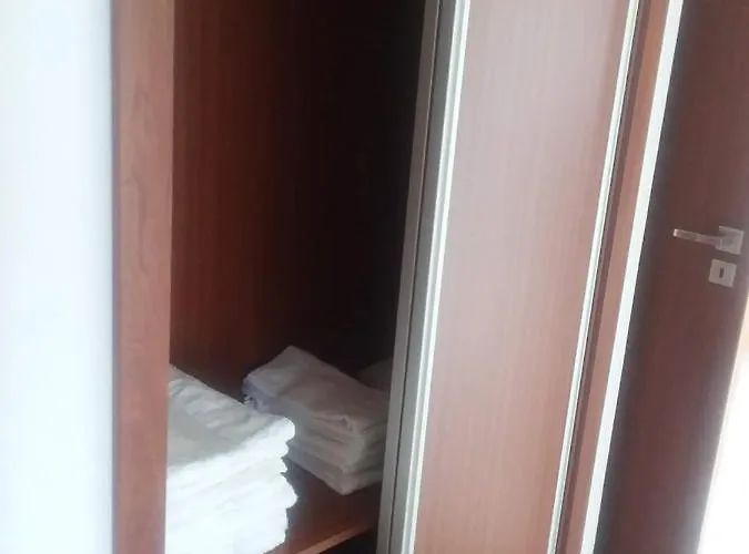 度假居 Azores, Faial , Horta, Vacation Front Home, First & Second Floor For Rent Separately