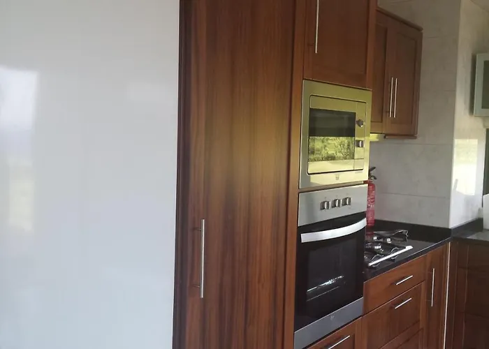 度假居 Azores, Faial , Horta, Vacation Front Home, First & Second Floor For Rent Separately *