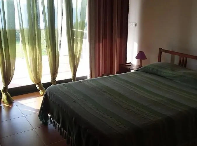 度假居 Azores, Faial , Horta, Vacation Front Home, First & Second Floor For Rent Separately Abegoaria