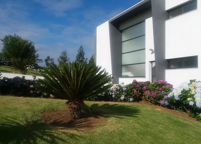 Azores, Faial , Horta, Vacation Front Home, First & Second Floor For Rent Separately 度假居