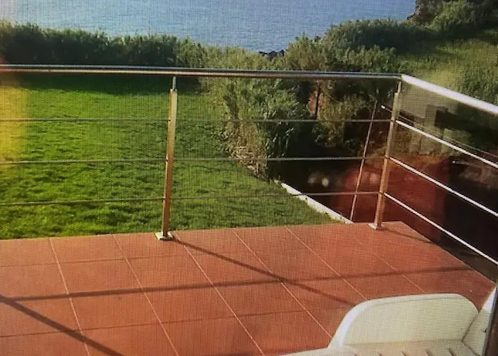 Azores, Faial , Horta, Vacation Front Home, First & Second Floor For Rent Separately 度假居 Abegoaria